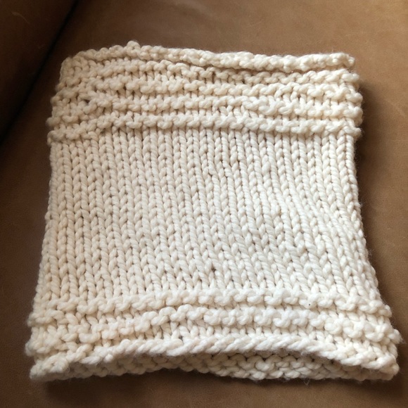 Hand knit cream cowl scarf wrap - Picture 2 of 6